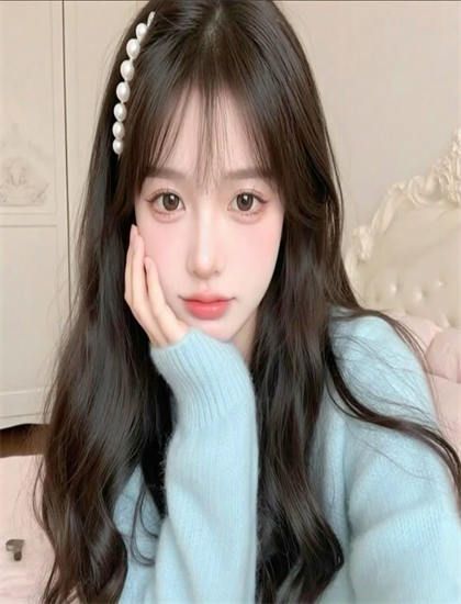 现象级作品：《首富女儿回村杀疯了》象征隐喻解析：符号意义与深层寓意探讨