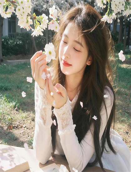 表演艺术解析：《名侦探的假期》的角色选择的恰当性与艺术效果 理解表演与导演的配合